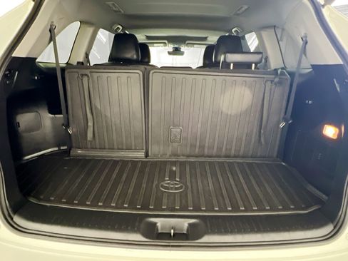 Used 2019 Toyota Highlander XLE FWD image 33