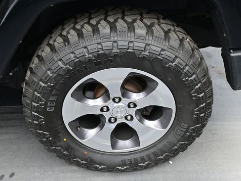 Used 2016 Jeep Wrangler Unlimited Sahara w/ Max Tow Package image 12