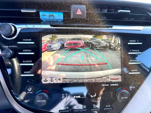 Used 2020 Toyota Camry XLE image 16