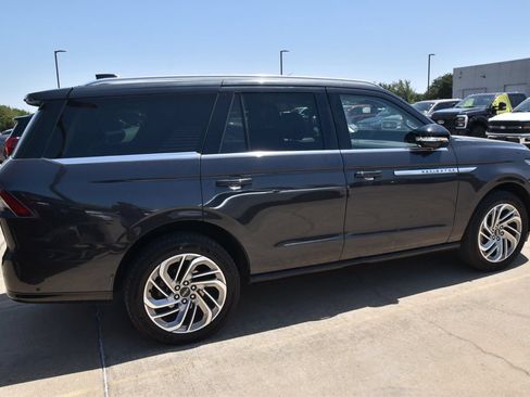 Certified 2025 Lincoln Navigator Reserve AWD/4WD image 6