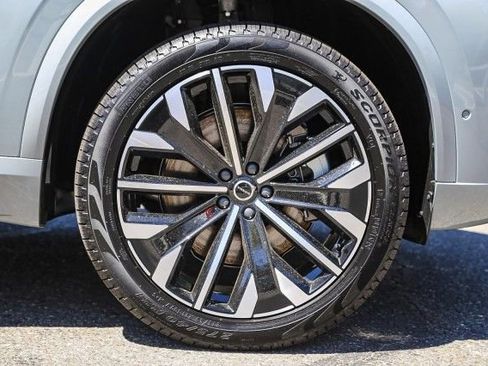 New 2026 Volvo XC90 T8 Plus w/ Protection Package Premier AWD/4WD image 11