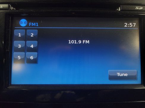 Used 2017 Nissan Rogue SV w/ SV Premium Package image 25