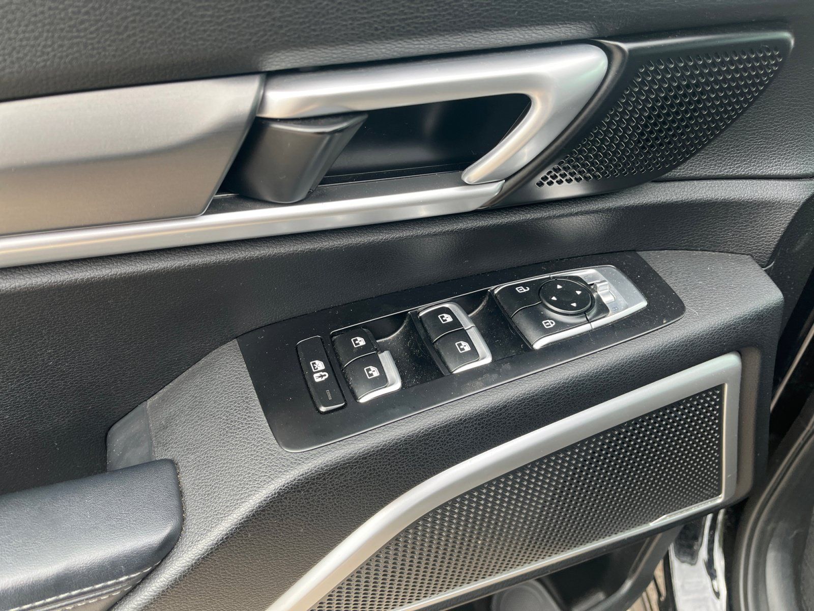 Used 2020 Kia Telluride LX FWD image 17