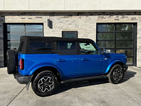 Used 2022 Ford Bronco Outer Banks AWD/4WD image 3
