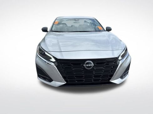 Used 2025 Nissan Altima 2.5 SV image 18