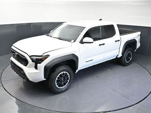 Used 2024 Toyota Tacoma TRD Off-Road AWD/4WD image 28
