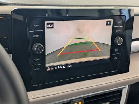 Used 2025 Volkswagen Taos SE w/ Black Wheel Package image 11