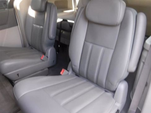 Used 2009 Chrysler Town & Country Touring image 30