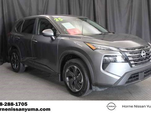 Used 2025 Nissan Rogue SV image 1