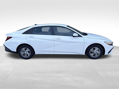 New 2026 Hyundai Elantra SE image 5