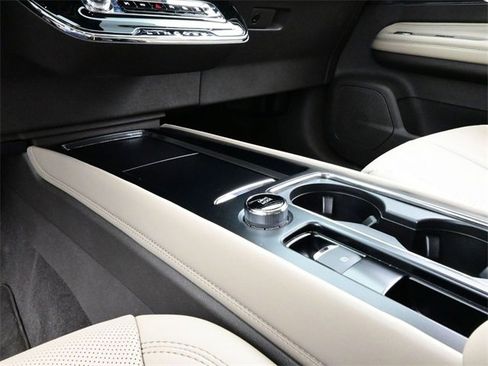 Used 2024 Lincoln Corsair FWD w/ Equipment Group 101A image 12