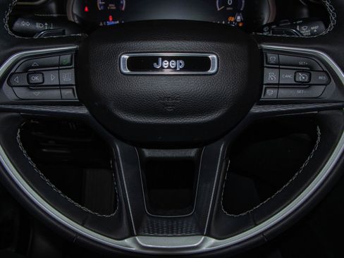Used 2023 Jeep Grand Cherokee L Laredo AWD/4WD image 11