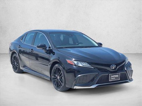 Used 2024 Toyota Camry XSE FWD image 3