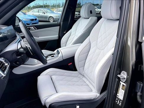 Used 2025 BMW X5 xDrive40i w/ Parking Assistance Package image 27