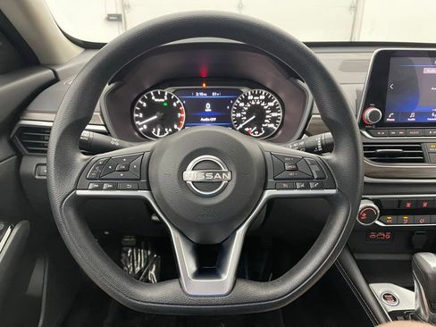 Used 2023 Nissan Altima 2.5 SV FWD image 17