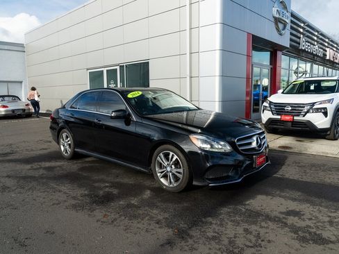 Used 2014 Mercedes-Benz E 250 BlueTEC Sedan w/ Premium 1 Package image 28
