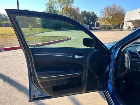Used 2021 Chrysler 300 Touring w/ Driver Convenience Group RWD image 11