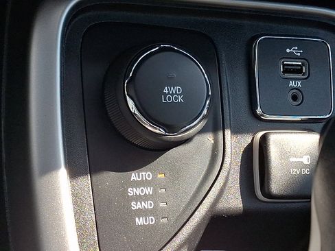 Used 2018 Jeep Compass Latitude w/ Popular Equipment Group image 24