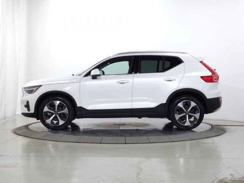 Used 2023 Volvo XC40 B4 Plus w/ Protection Package Premier image 5