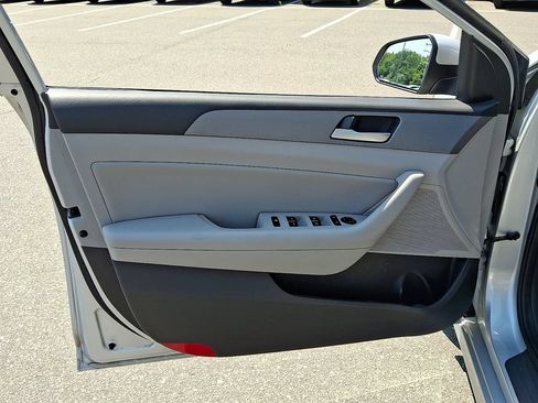 Used 2019 Hyundai Sonata SEL w/ Winter Weather Package FWD image 13