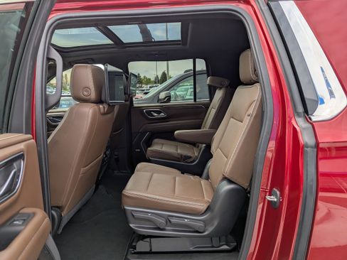 Certified 2021 Chevrolet Suburban High Country w/ Premium Package 2 AWD/4WD image 35