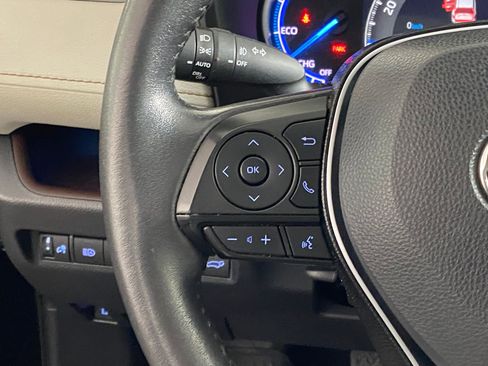 Used 2020 Toyota RAV4 Limited image 17