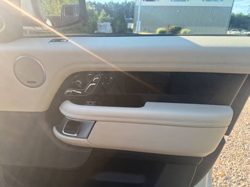 Used 2018 Land Rover Range Rover HSE AWD/4WD image 17