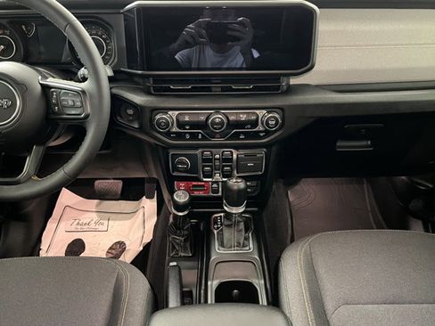 Used 2024 Jeep Wrangler Willys image 13