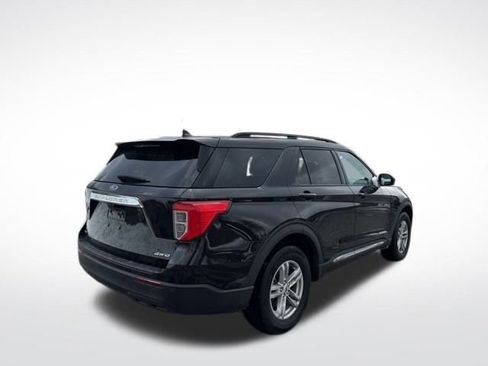 Certified 2023 Ford Explorer XLT image 3