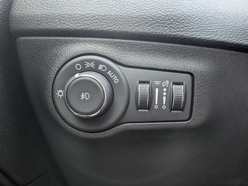 Used 2019 Jeep Compass Latitude AWD/4WD image 37