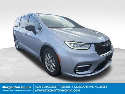 Used 2024 Chrysler Pacifica Touring-L FWD image 1