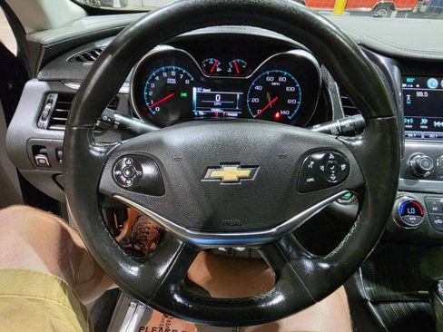 Used 2019 Chevrolet Impala LT FWD image 35