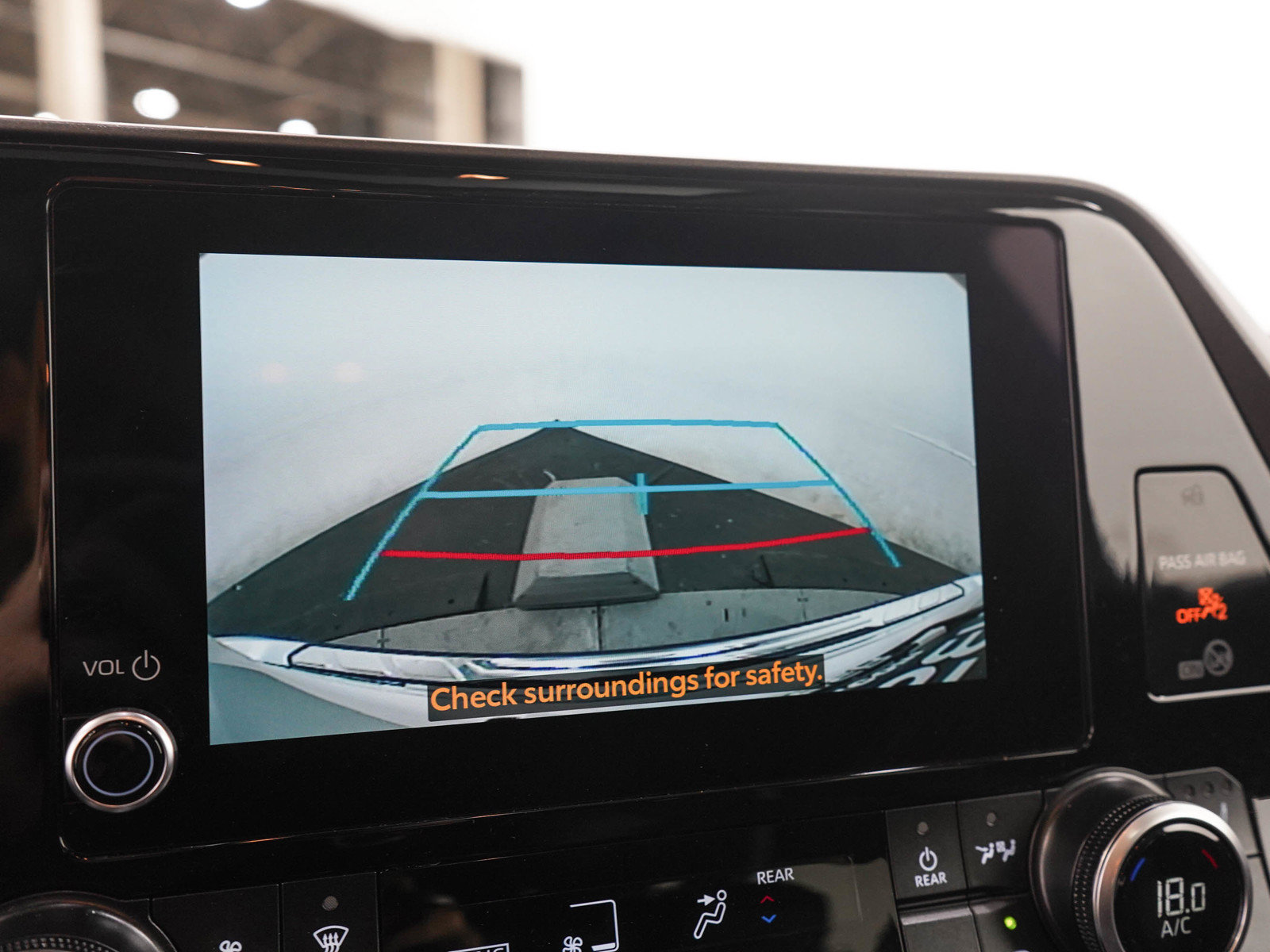 Used 2025 Toyota Highlander XLE AWD/4WD image 30