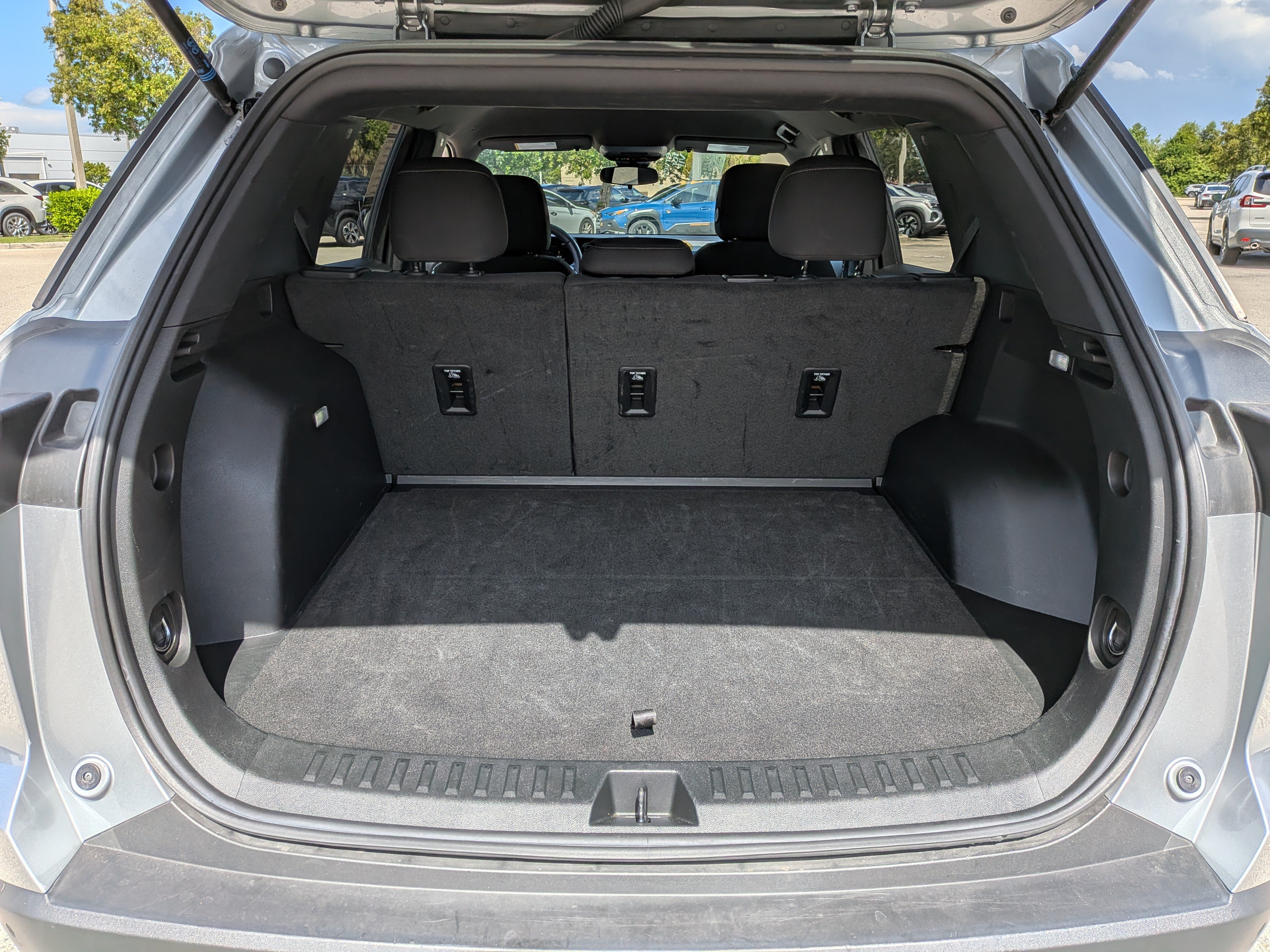 Used 2025 Chevrolet Equinox LT FWD image 13