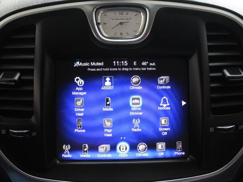 Used 2016 Chrysler 300 Limited image 19