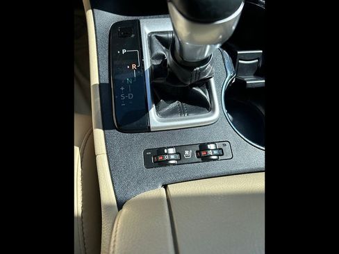 Used 2019 Toyota Highlander Limited FWD image 11