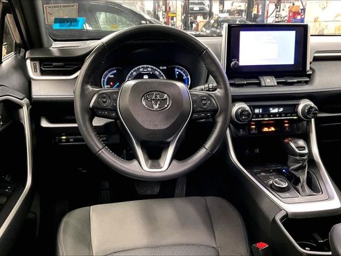 Used 2024 Toyota RAV4 SE image 5