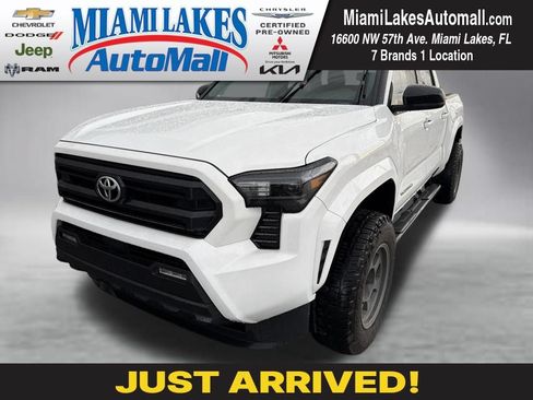 Used 2025 Toyota Tacoma SR5 AWD/4WD image 1