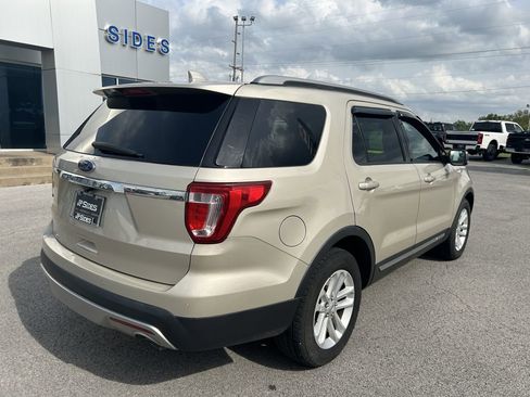 Used 2017 Ford Explorer XLT w/ Equipment Group 202A image 6