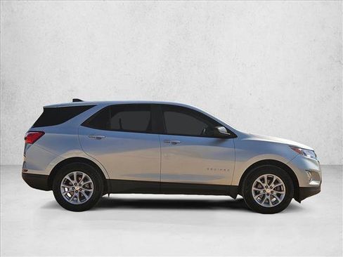 Used 2021 Chevrolet Equinox LS w/ LS Convenience Package FWD image 4
