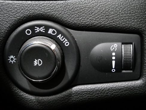 Used 2022 Jeep Cherokee Latitude w/ Sun & Sound Group image 14