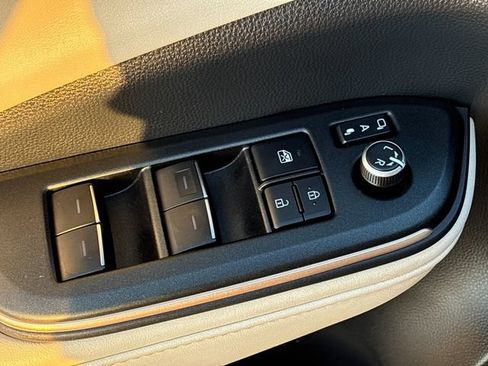 Used 2023 Toyota Crown AWD/4WD image 13
