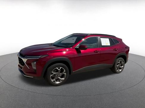 Used 2025 Chevrolet Trax LT w/ LT Convenience Package FWD image 8