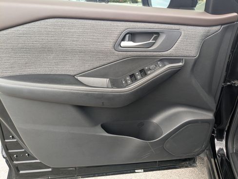 Used 2023 Nissan Rogue SV AWD/4WD image 14