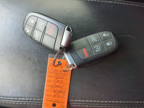Used 2020 Jeep Grand Cherokee SRT AWD/4WD image 28