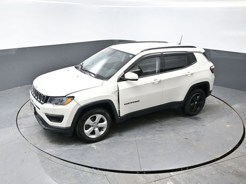 Used 2019 Jeep Compass Latitude w/ Cold Weather Group image 43