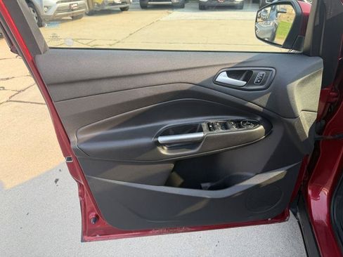 Used 2017 Ford Escape SE FWD image 9