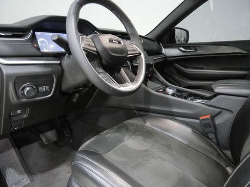 Used 2023 Jeep Grand Cherokee Altitude AWD/4WD image 12