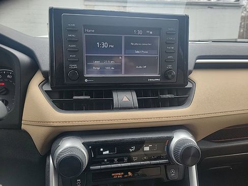 Used 2021 Toyota RAV4 LE image 11