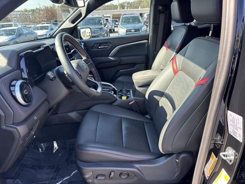 Used 2023 Chevrolet Colorado Z71 w/ Z71 Convenience Package 2 image 9